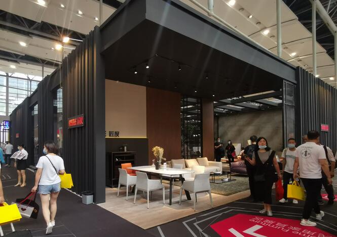 該如何設(shè)計(jì)搭建大型展臺？