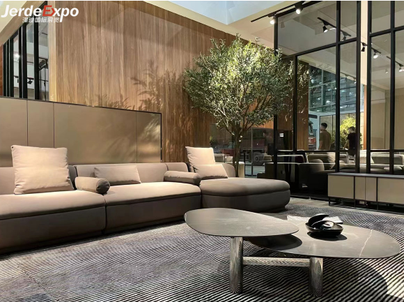 如何利用玻璃使展臺更亮更美觀？杭州展會搭建公司解答