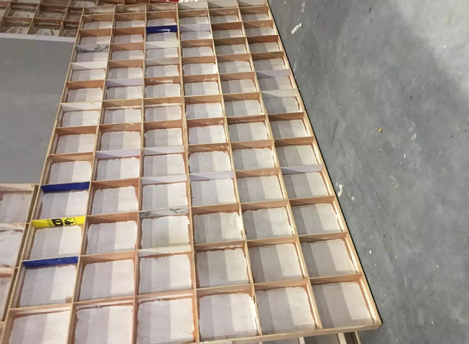 北京展會搭建設(shè)計中展臺板墻結(jié)構(gòu)如何制作的？